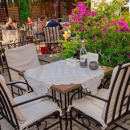 מלון The Step Family 2*