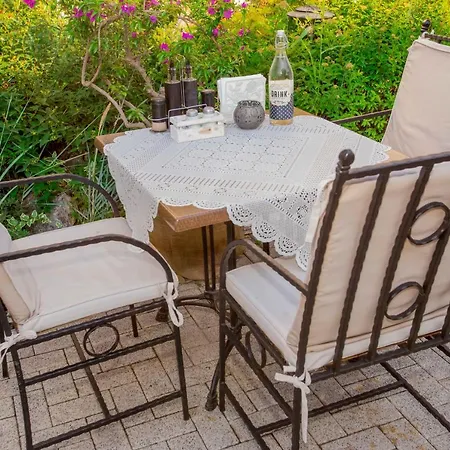 מלון The Step Family 2*