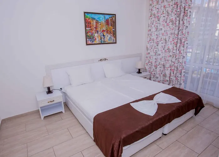 The Step Family מלון