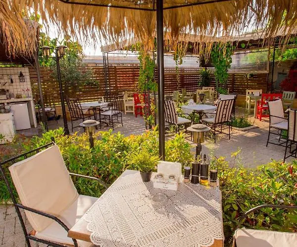 מלון The Step Family