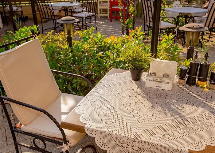 The Step Family מלון 2*