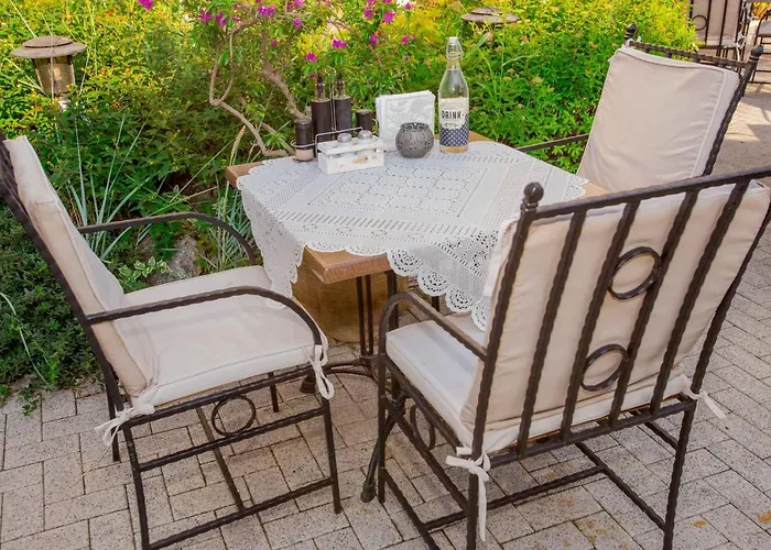 מלון The Step Family 2*