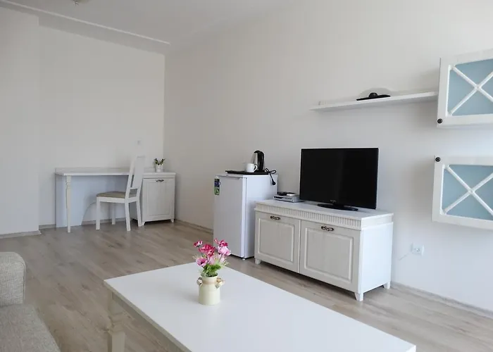 The Step Family מלון סאני ביץ'