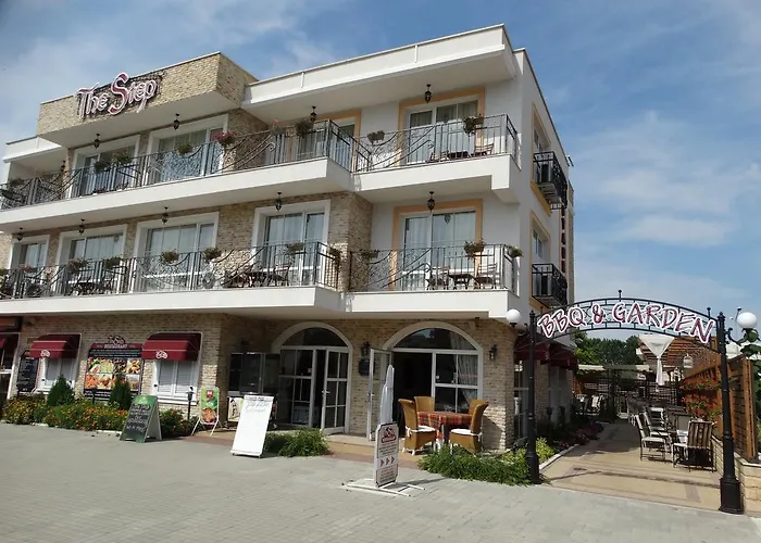 מלון The Step Family