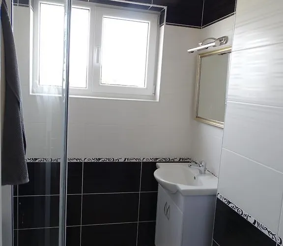 The Step Family 호텔