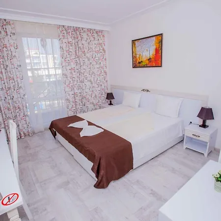 The Step Family 2* סאני ביץ'