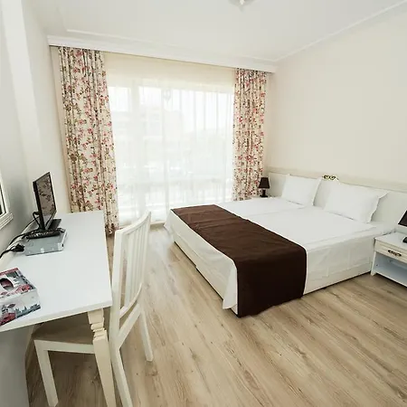 The Step Family 2* סאני ביץ'