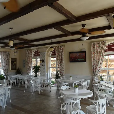 מלון The Step Family סאני ביץ'