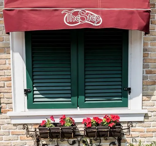 The Step Family Szálloda